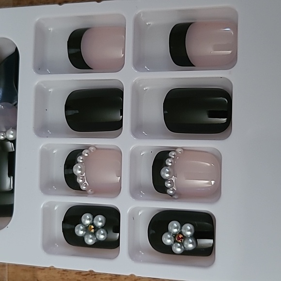 Pearl Black French Tip Manicure Press On Nails - Picture 1 of 14